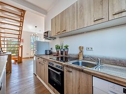 Apartment by Lake Muritz With Marina Views