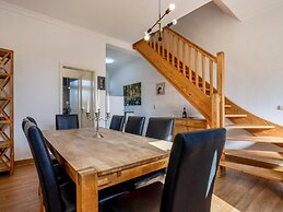 Apartment by Lake Muritz With Marina Views