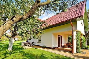 Holiday House With Large Garden, Noskowo