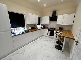 3 Bed - Sleeps 7 - Free Parking - Central Location