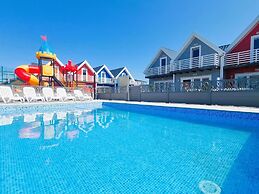 Single-story Holiday Homes, Pool, Playground