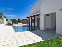 Nice Apartment With Pool