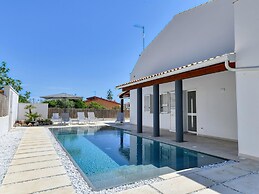 Nice Apartment With Pool