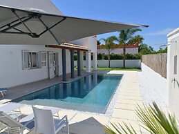Nice Apartment With Pool