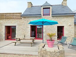 Semi-detached House Near the Sea, Cleder