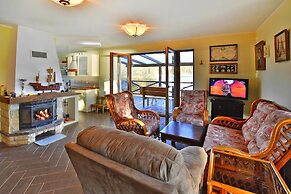 Holiday Home, Private Garden and Lake Access