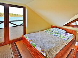 Holiday Home, Private Garden and Lake Access