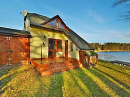 Holiday Home, Private Garden and Lake Access
