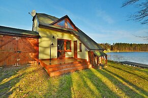 Holiday Home, Private Garden and Lake Access
