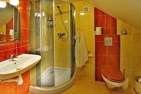 Holiday Home, Private Garden and Lake Access