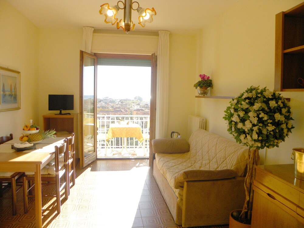 6-guest Chic Apartment in Pietra Ligure