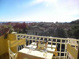 6-guest Chic Apartment in Pietra Ligure