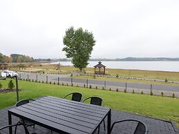 Cottage by Kiedrowickie Lake With Boat Access