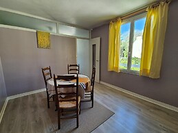 Apartment in Arromanches Near Sandy Beach