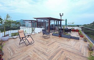 Artisav House