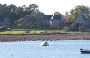 Cottage by Goelo Coast With Sea Views