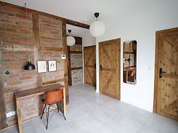 Residence in Zastan With Lake Access