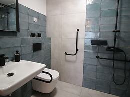 Residence in Zastan With Lake Access