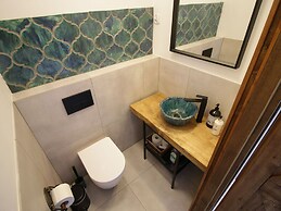 Residence in Zastan With Lake Access