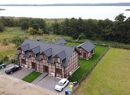 Residence in Zastan With Lake Access