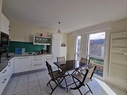 Comfortable Apartment, 50 m Sandy Beach