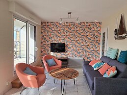 Comfortable Apartment, 50 m Sandy Beach