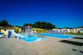 Comfortable Holiday Homes, Pool, Jacuzzi