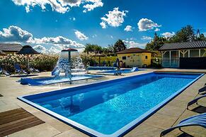 Comfortable Holiday Homes, Pool, Jacuzzi