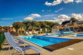 Comfortable Holiday Homes, Pool, Jacuzzi