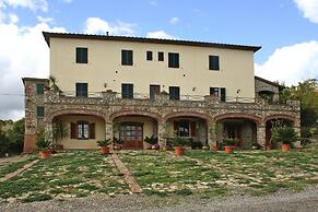 Country House in Chiusdino With Panoramic Views