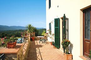 Country House in Chiusdino With Panoramic Views