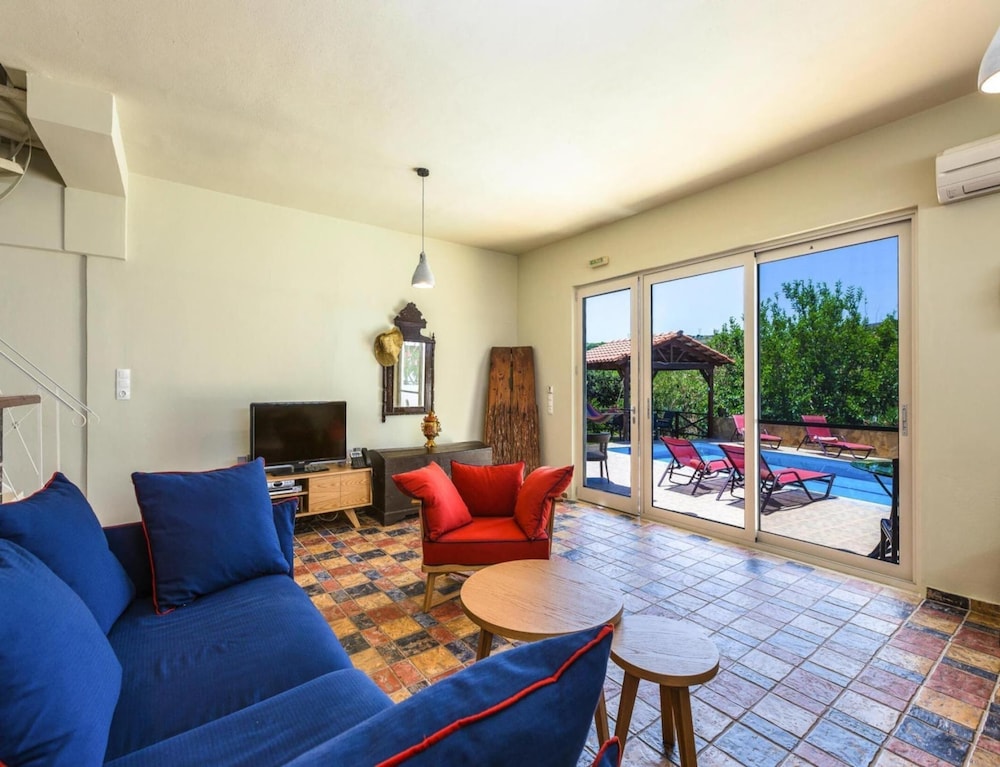 Villa in Episkopi With Private Pool