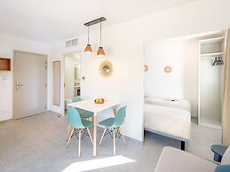 Nice Apartment With Shared Pool