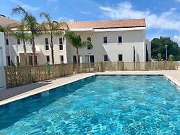 Nice Apartment With Shared Pool