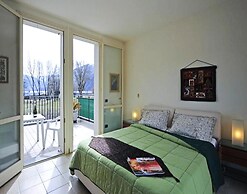 Modern Porlezza Apartment for 4