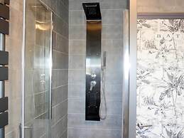Holiday Home With Jacuzzi, Guisseny
