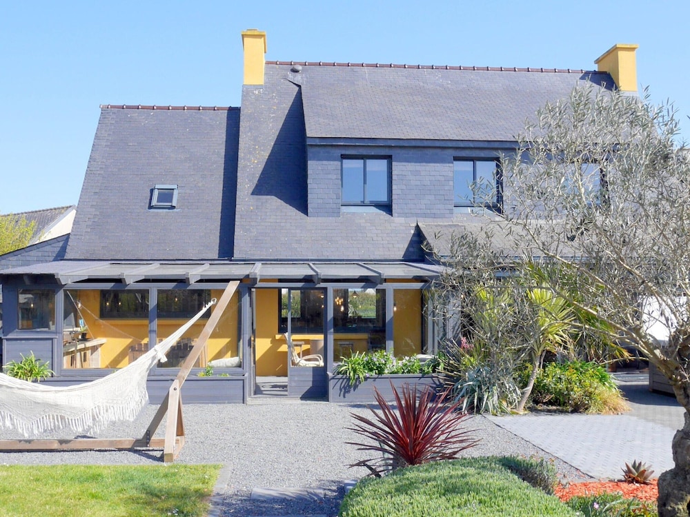 Holiday Home With Jacuzzi, Guisseny