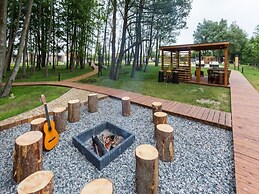Spacious Holiday Homes With air Conditioning, Pool