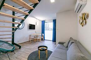 Spacious Holiday Homes With air Conditioning, Pool