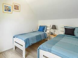 Spacious Holiday Homes With air Conditioning, Pool
