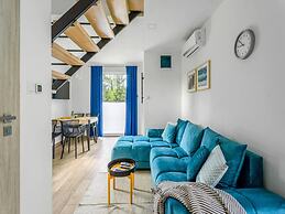 Spacious Holiday Homes With air Conditioning, Pool