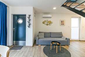 Spacious Holiday Homes With air Conditioning, Pool