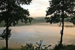 A Wonderful Holiday Home With Lake Access
