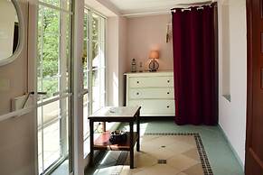 A Wonderful Holiday Home With Lake Access