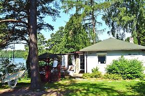 A Wonderful Holiday Home With Lake Access
