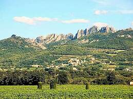 Stone House Near Chateauneuf-du-pape Vineyards