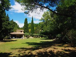 Stone House Near Chateauneuf-du-pape Vineyards