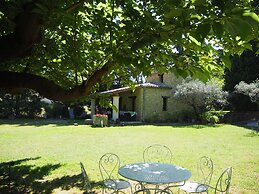 Stone House Near Chateauneuf-du-pape Vineyards