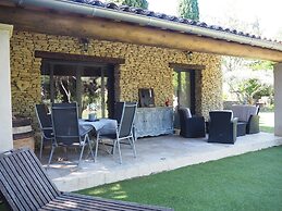 Stone House Near Chateauneuf-du-pape Vineyards