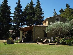 Stone House Near Chateauneuf-du-pape Vineyards